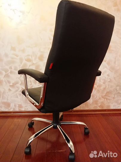 Компьютерное кресло Фабрикант 