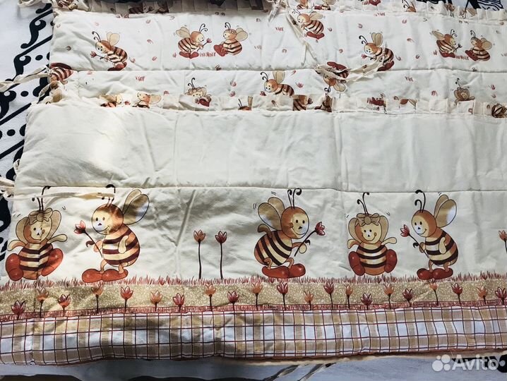 Бортики для кроватки « Пчелки «