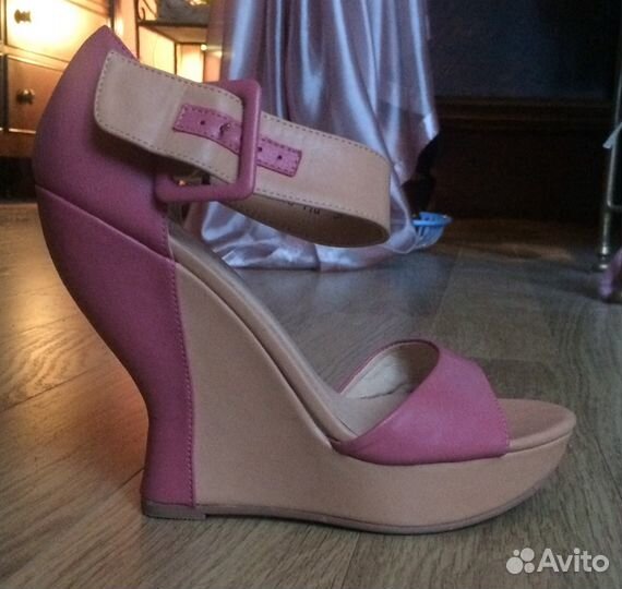 Босоножки новые