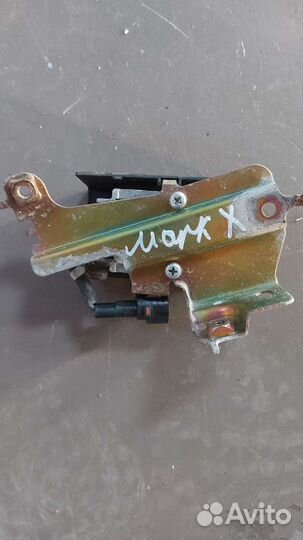 Блок управления топливным насосом на Toyota Mark X