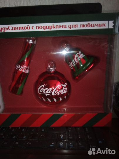 Значки,мяч, часы, игрушки из кока-кола