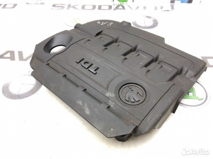 Крышка двигателя декоративная Skoda Octavia A7