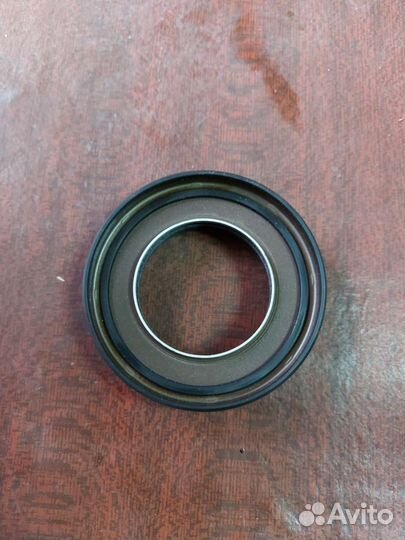 Сальник коленвала бмв Х5. новый