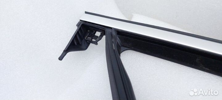 Б/У Б/У Уплотнитель стекла двери Верхний