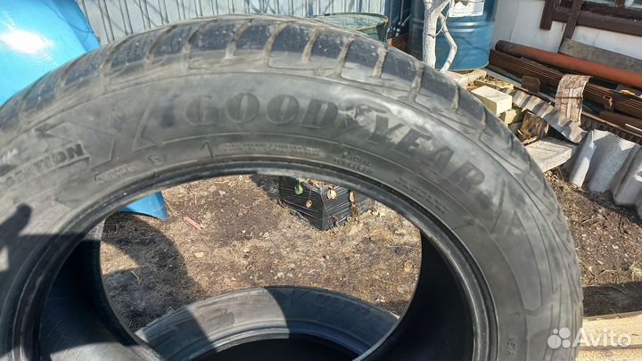 Goodyear UltraGrip 8 Performance 235/55 R17 93