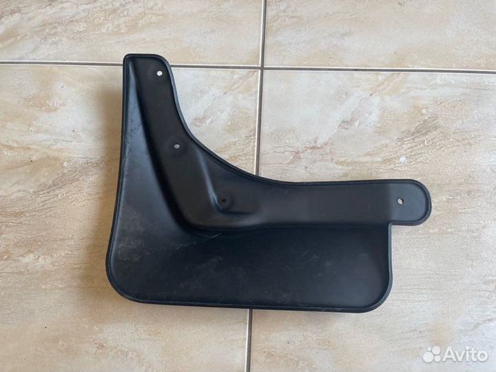 Брызговик задний левый Renault Kaptur С 2016 Года