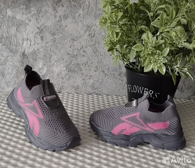 Кроссовки для девочки новые