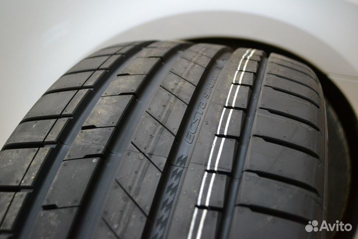 Kumho Ecsta Sport S PS72 235/40 R18 и 255/35 R18 95Y