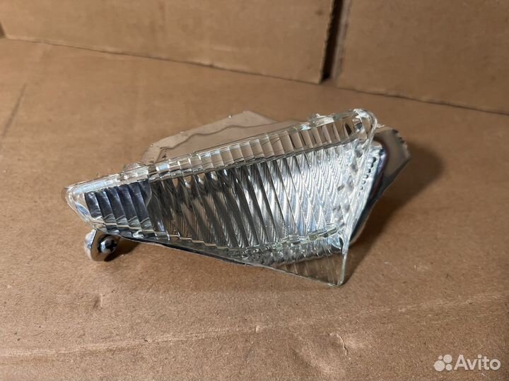 Отражатель габарита правой фары Toyota rav 4 30