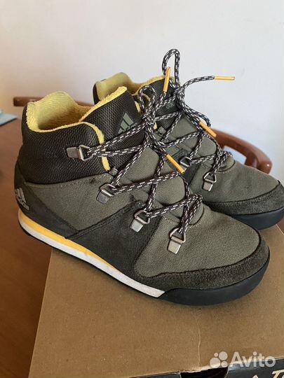 Ботинки демисезонные adidas terrex 33-34р