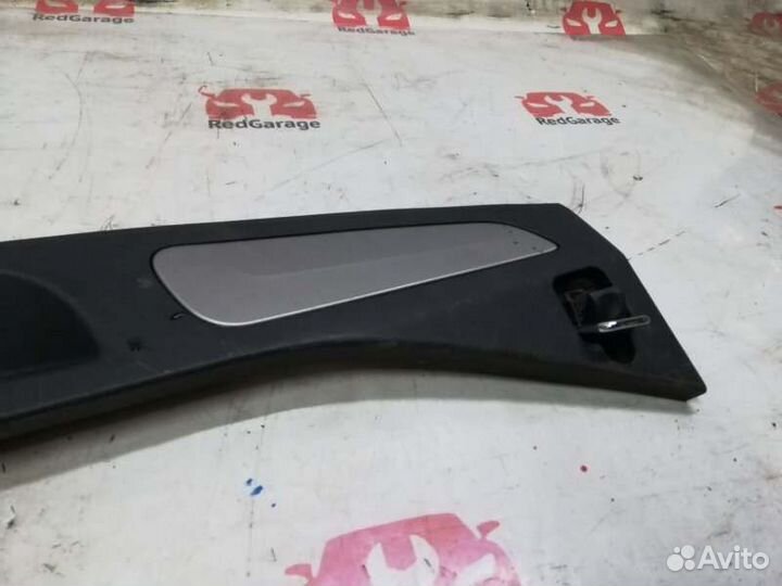 Накладка замка багажника Jeep Grand Cherokee WK2