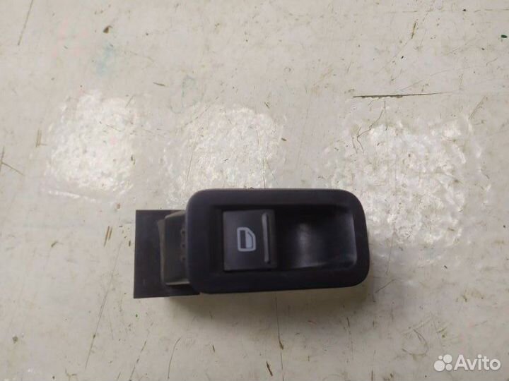 Кнопка стеклоподъемника передняя правая Volkswagen