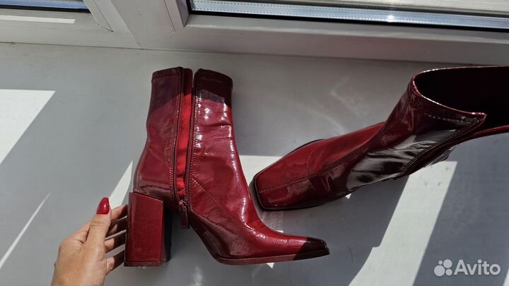 Сапоги лаковые stradivarius