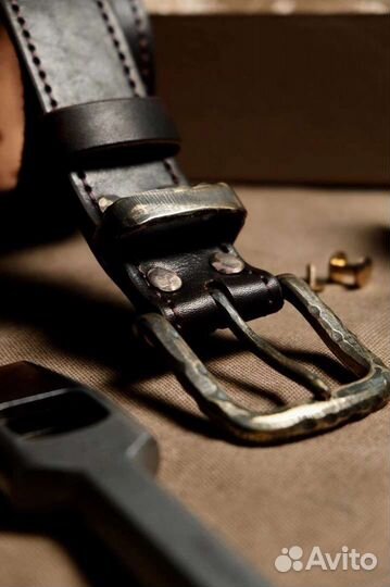 Кожанный ремень с прошивкой и авторской пряжкой