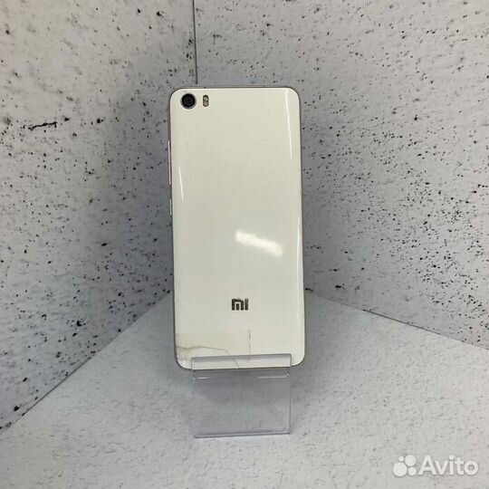 Xiaomi Mi 5 3/64 Гб Белый Смартфон (Рассрочка / В4