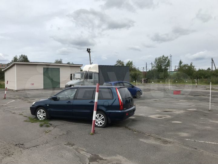Машиноместо, > 30 м²