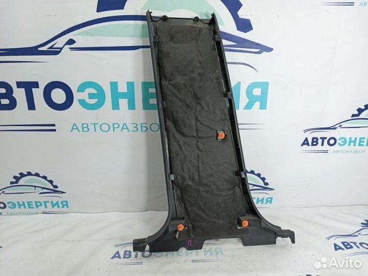 Обшивка центральной стойки правая Chery Tiggo 8