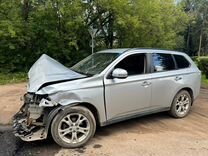 Mitsubishi Outlander 2.4 CVT, 2012, битый, 134 314 км, с пробегом, цена 900 000 руб.