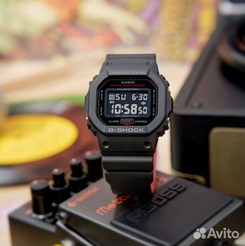 Наручные часы Casio G-shock DW-5600UHR-1