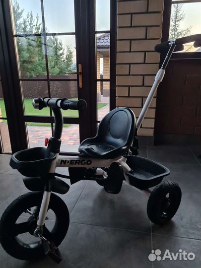 Трехколесный велосипед с родительской ручкой