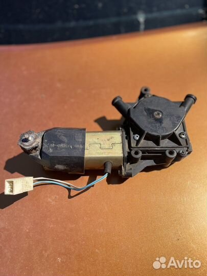 Мотор стеклоподъемника (стоял на Приоре)