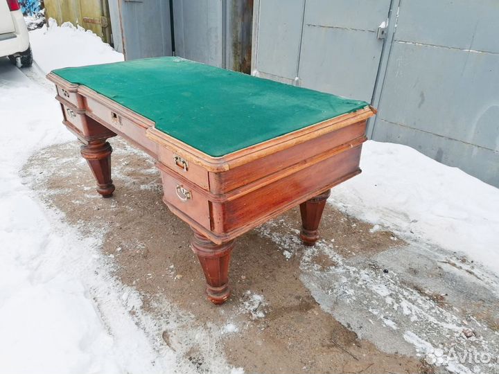 Старинный письменный стол