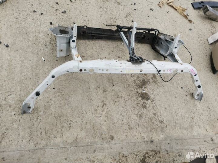 Рамка радиатора Toyota Ipsum ACM21