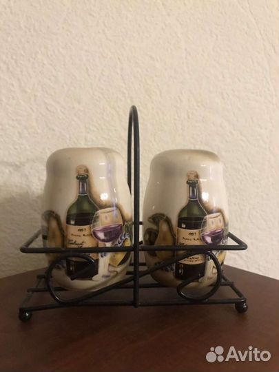 Солонка и перечница на подставке