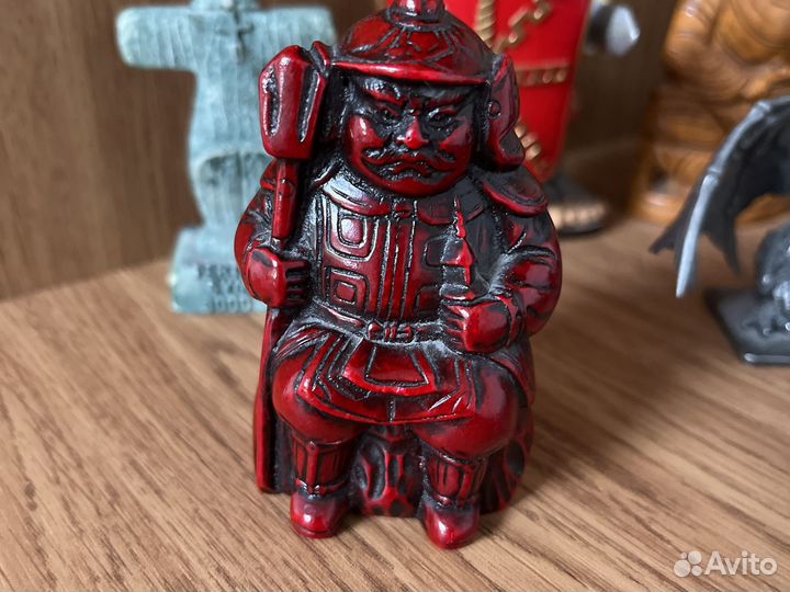 Фигурки и статуэтки из путешествий