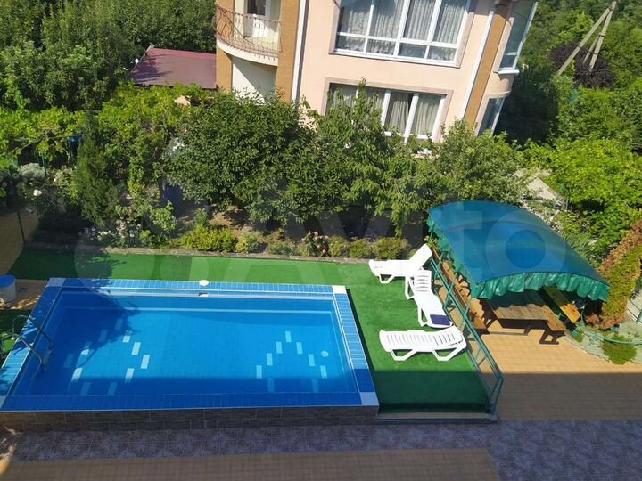 Комната 20 м² в > 9-к., 1/3 эт.