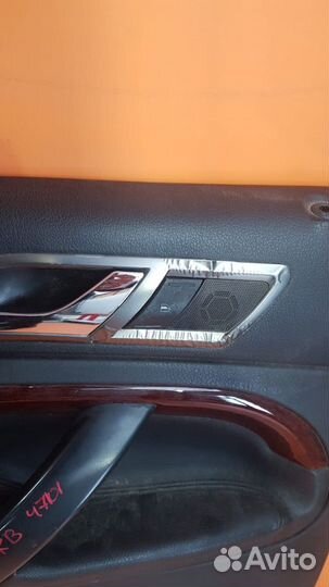 Обшивка задней левой двери на Skoda Superb