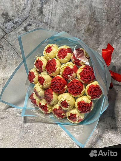 Цветы, шоколад для воспитателя и учителя