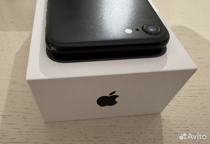 iPhone SE, 128 ГБ