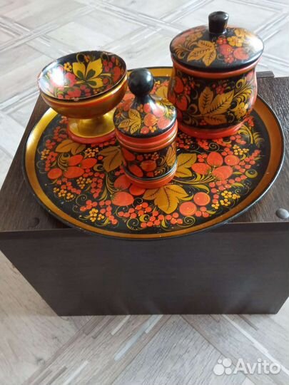 Набор посуды из дерева