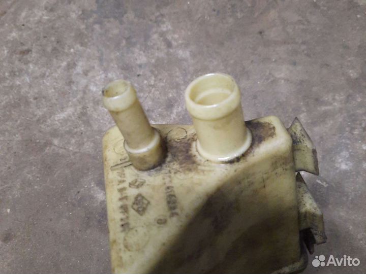 Бачок гура Renault clio