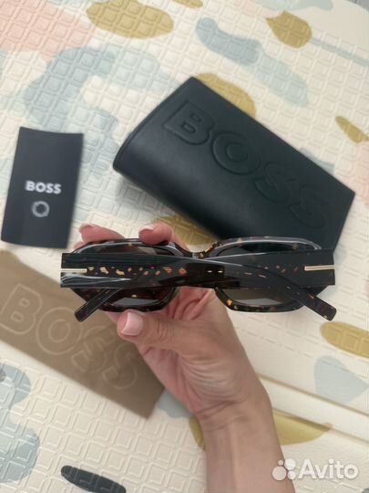Солнцезащитные очки boss