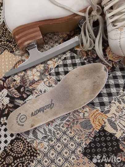 Продам коньки