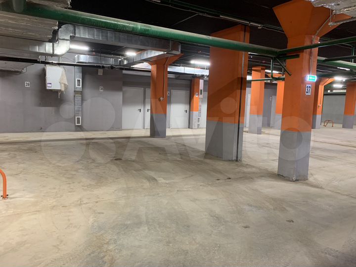 Машиноместо, > 30 м²