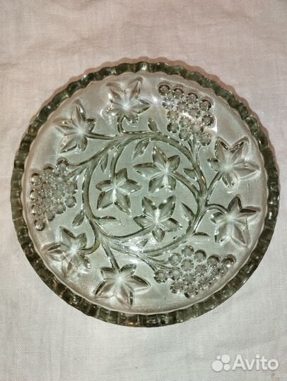 Стеклянная тарелка