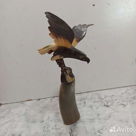 Статуэтка из рога