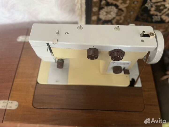 Швейная машина Чайка 143