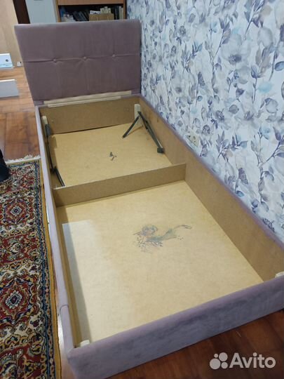 Кровать односпальная с матрасом