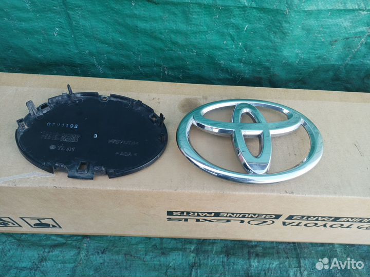 Эмблема решетки радиатор Toyota Fortuner 2015-2020