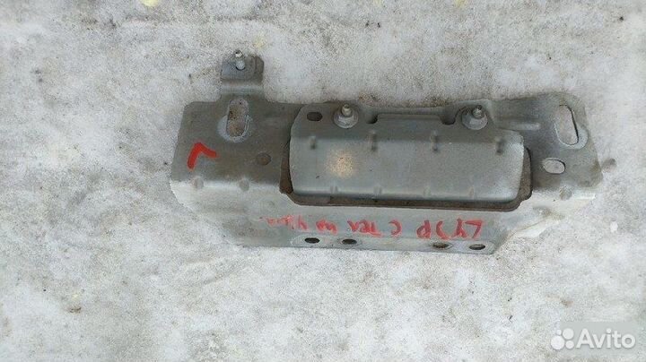 Кронштейн усилителя бампера левый Mazda Mpv LY3P