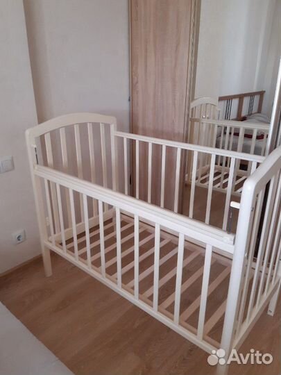 Кровать с механизмом качения