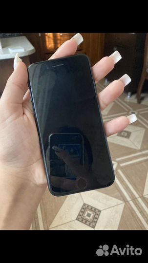 Телефон iPhone se 2020