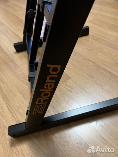 Roland KS-10Z усиленная стальная стойка для клавиш