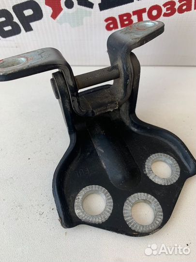 Петля двери задняя левая Ssang Yong Kyron