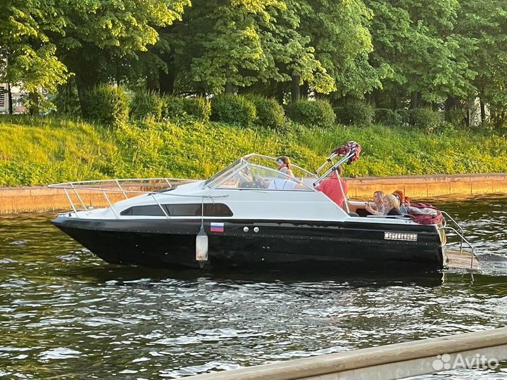 Аренда катера с капитаном каналы мосты залив