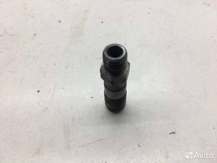 Штуцер Toyota Land Cruiser HZJ105 1HZ 1999